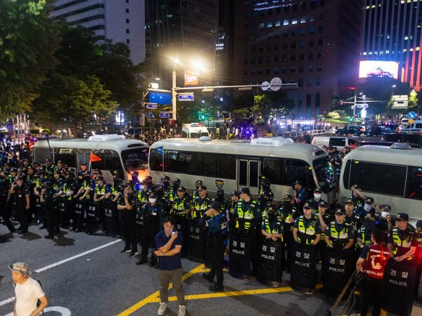 광복절 시민들의 평화행진을 차벽으로 가로막은 경찰  ‘국민주권정부’ 무색케한 위법적 공무집행 규탄한다